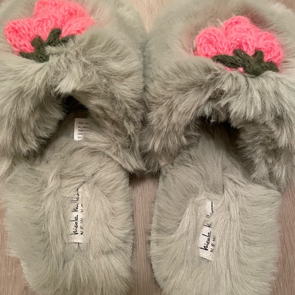 Very cute Nicole Miller slippers - Picture 2 of 10
